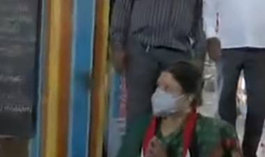 சென்னை திரும்பும் சசிகலா, ஓசூர் நகரத்தில் உள்ள கோயிலில் வழிபாடு