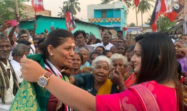 AIADMK star campaigner Apsara Reddy's Election campaign at  Theni district.