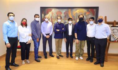 Dr. Jayantilal Gada - Chairman & MD of Pen Studios and Director-Producer Rohit Shetty meets the Hon. Chief Minister of Maharashtra - Uddhav Thackeray