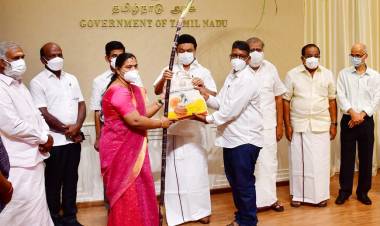 தமிழகத்தில் பொங்கல் பரிசுத் தொகுப்பு வழங்கும் திட்டத்தை முதலமைச்சர் மு.க.ஸ்டாலின் தொடங்கி வைத்தார்.