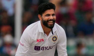 டெஸ்ட் ஆல் ரவுண்டர்களுக்கான ஐசிசி தரவரிசையில் இந்தியாவின் ரவீந்திர ஜடேஜா மீண்டும் முதலிடத்துக்கு முன்னேறி உள்ளார்.
