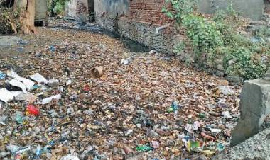 சிவகாசி பொத்துமரத்து ஊரணி மந்தகதியில் நடக்கும் தூர்வாரும் பணியை துரிதப்படுத்த வேண்டும் என மக்கள் கோரிக்கை விடுத்துள்ளனர்.