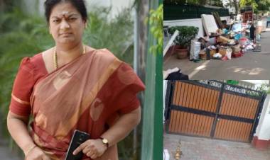 சசிகலா புஷ்பா எம்பியாக செய்யபட்ட போது, அவருக்கு டில்லியில் தங்குவதற்க்கு மத்திய அரசால் வீடு ஒதுக்கீடு செய்ய பட்டது.