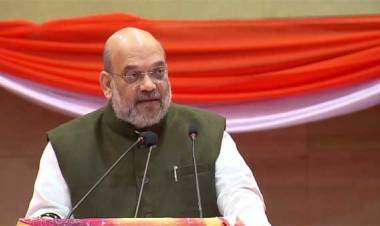 ``பதவிக்காக சரத் பவார் காலில் உத்தவ் தாக்கரே சரணடைந்துவிட்டார்!" - அமித் ஷா குற்றச்சாட்டு