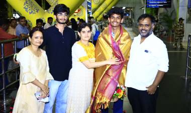 உயரத்தைத் தொட்ட இளைஞன் ஆசிஷ் சென்னை திரும்பினார்