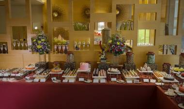 Feathers Hotel Unveils an Opulent Christmas Celebration at Waterside