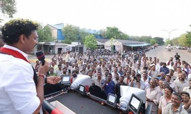 பெல் தொழிற்சாலை தொழிலாளர்களிடம் தீவிர வாக்கு சேகரிப்பில் ஈடுபட்ட மகேஷ் பொய்யாமொழி!