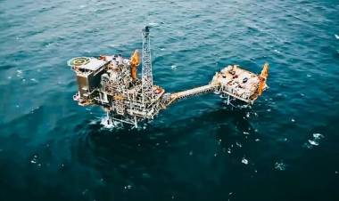 U.S. Extends Sanctions Waiver for Russian Oil