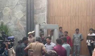 த.வெ.க தலைவர் விஜய் வீட்டுக்கு உச்சக்கட்ட பாதுகாப்பு!