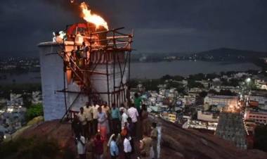 What hinders Thirupparankundram lamp lighting order, High Court asks TN govt