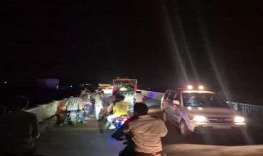 Couple in Andhra Pradesh Leaves Child on Bridge Before Jumping into River