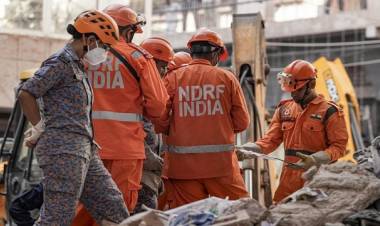 Hundreds of Students Flee After Hostel Collapse