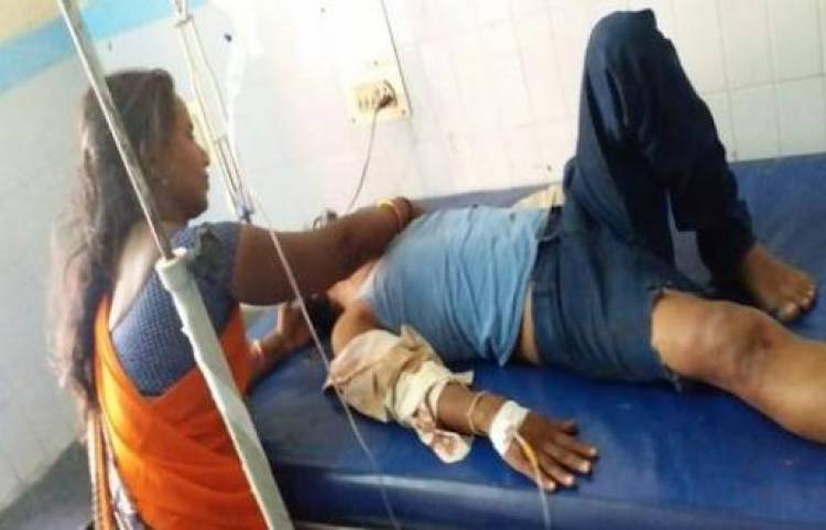 மினி பஸ் மீது லாரி மோதல்: 7 பேர் பலி