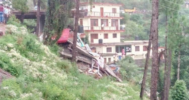 10 rescued, 20 trapped in Himachal building collapse