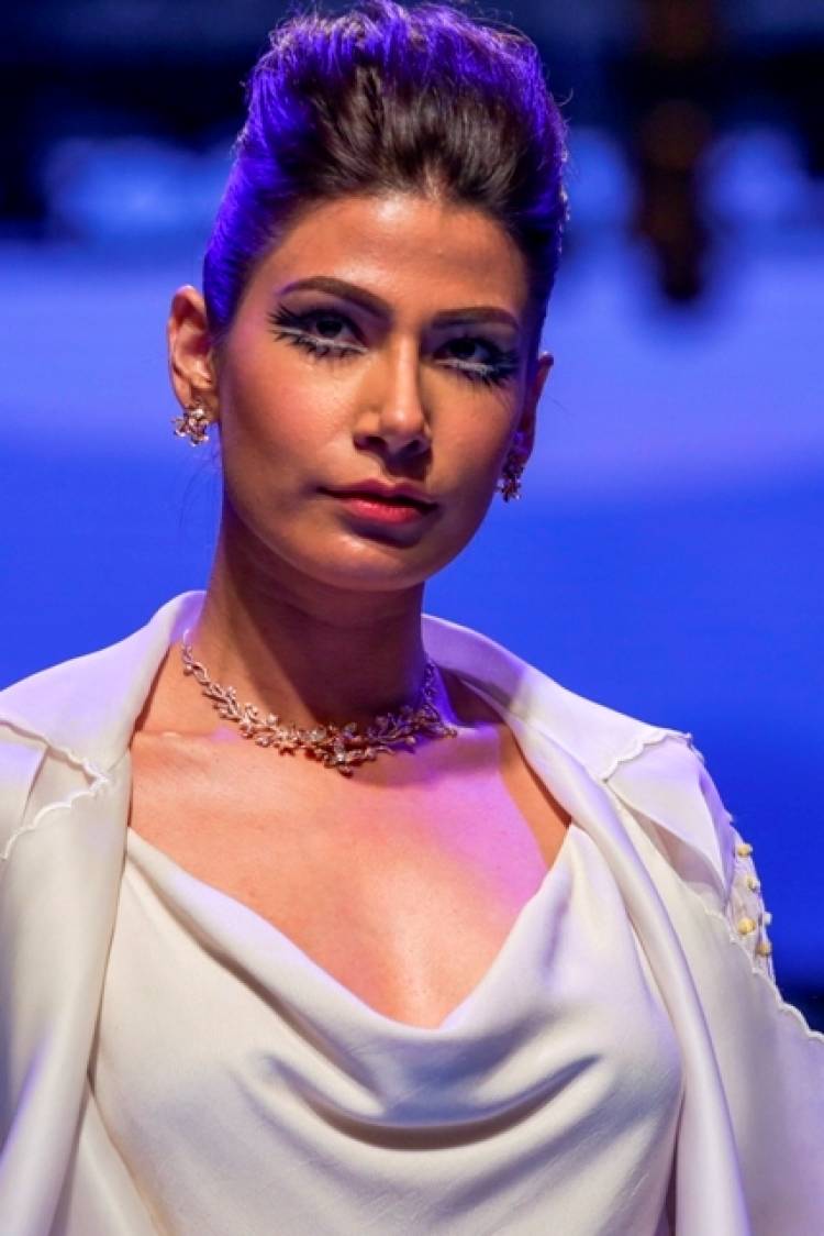 Great Fashion And Jewellery At ‘The Real Cut’ Show Dazzled On The Ramp