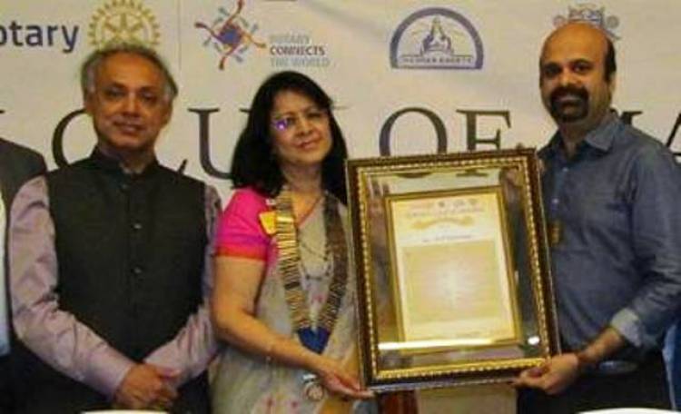 Anil Srinivasan presented the Educator Extraordinaire Award 19-20