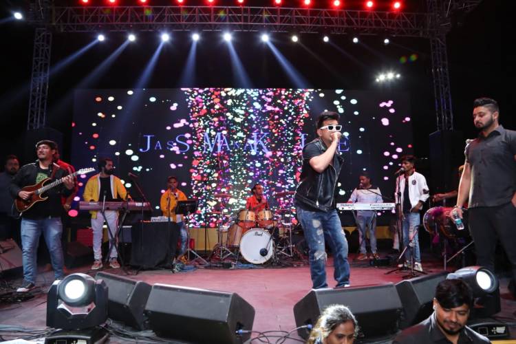 Pacific Mall grooves to Jass Manak’s and Sunanda Sharma tunes at Tagore Garden