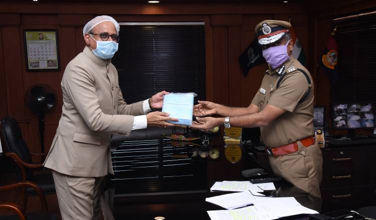 Star Health donates 1.5 lakh facemasks for Chennai City police during Covid-19 pandemic