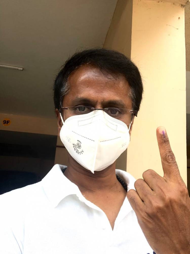 Director Murugadoss casted his vote
