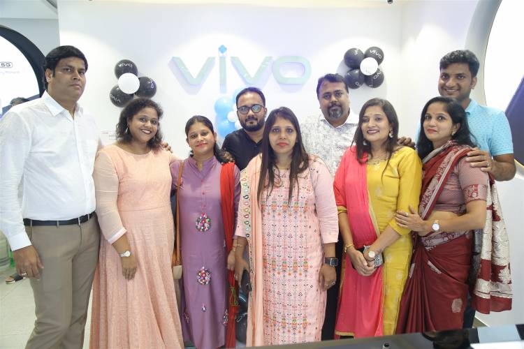 New VIVO Exclusive store @ OMR, Chennai Launched By Mr. Gopalakrishnan – DGM and Mr. Premnath – BRM from VIVO Mobiles