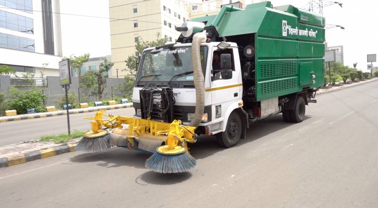 Cooper Corporation supports the Swachh Bharat Abhiyan Initiative by providing a 150 HP CNG Auxiliary Gas Engine to Kam-Avida Enviro Engineers CNG Road Sweeper