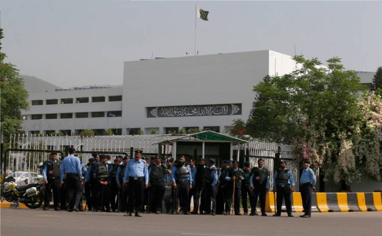 Pakistan parliament adjourns, to reconvene on vote to oust Imran Khan, says Speaker