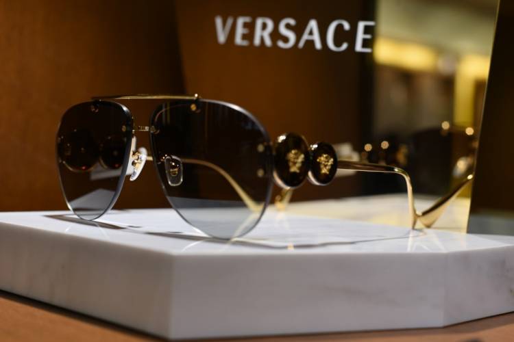 Luxury eyewear showcase by Lawrence & Mayo This winter, beauty is in the eyes of the beholder