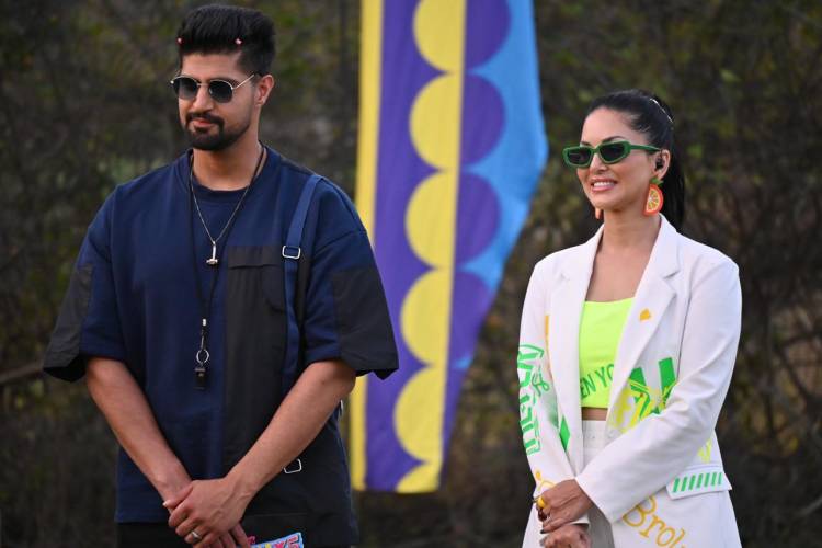 MTV Splitsvilla X5: ExSqueeze Me Please இன் லேட்டஸ்ட் எபிசோடில் குயின் ஆஃப் ஹார்ட்ஸ் சன்னி லியோன் உறவுகளில் முக்கியம் கடைபிடிக்க வேண்டியன் சில உன்னத தொடர்புகள் குறித்து போட்டியாளர்கள் மத்தியில் எடுத்துரைத்தார். 