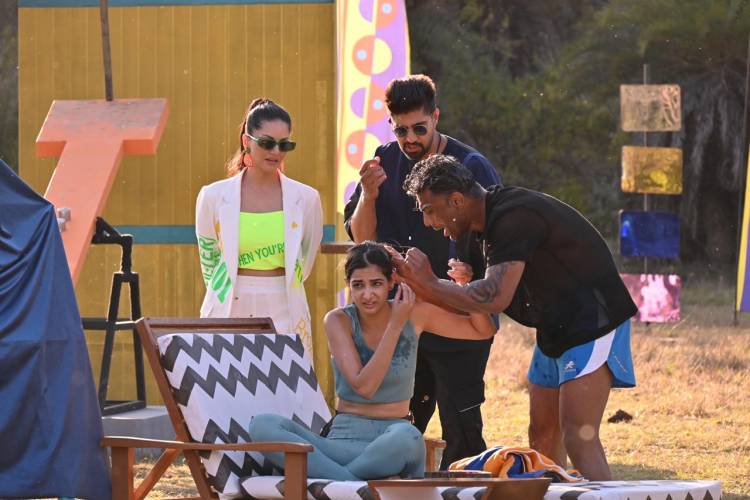 MTV Splitsvilla X5: ExSqueeze Me Please இன் லேட்டஸ்ட் எபிசோடில் குயின் ஆஃப் ஹார்ட்ஸ் சன்னி லியோன் உறவுகளில் முக்கியம் கடைபிடிக்க வேண்டியன் சில உன்னத தொடர்புகள் குறித்து போட்டியாளர்கள் மத்தியில் எடுத்துரைத்தார். 