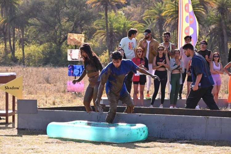 MTV Splitsvilla X5: ExSqueeze Me Please இன் லேட்டஸ்ட் எபிசோடில் குயின் ஆஃப் ஹார்ட்ஸ் சன்னி லியோன் உறவுகளில் முக்கியம் கடைபிடிக்க வேண்டியன் சில உன்னத தொடர்புகள் குறித்து போட்டியாளர்கள் மத்தியில் எடுத்துரைத்தார். 