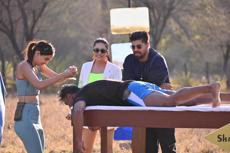 MTV Splitsvilla X5: ExSqueeze Me Please இன் லேட்டஸ்ட் எபிசோடில் குயின் ஆஃப் ஹார்ட்ஸ் சன்னி லியோன் உறவுகளில் முக்கியம் கடைபிடிக்க வேண்டியன் சில உன்னத தொடர்புகள் குறித்து போட்டியாளர்கள் மத்தியில் எடுத்துரைத்தார். 