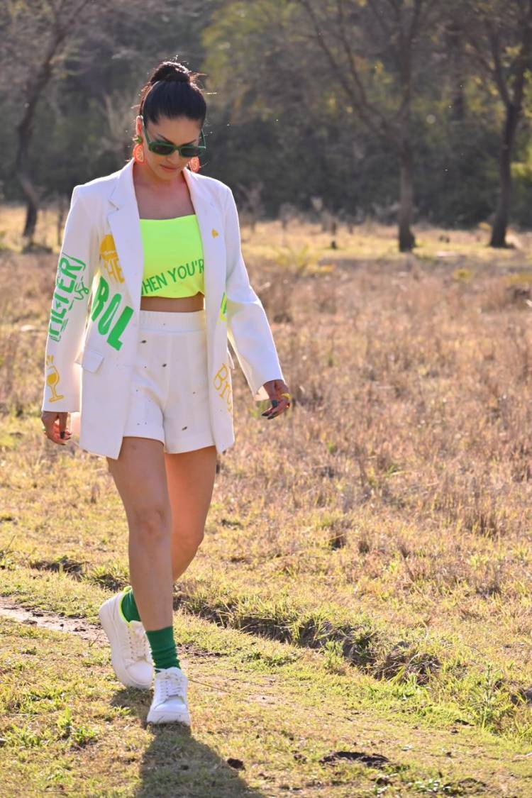 MTV Splitsvilla X5: ExSqueeze Me Please இன் லேட்டஸ்ட் எபிசோடில் குயின் ஆஃப் ஹார்ட்ஸ் சன்னி லியோன் உறவுகளில் முக்கியம் கடைபிடிக்க வேண்டியன் சில உன்னத தொடர்புகள் குறித்து போட்டியாளர்கள் மத்தியில் எடுத்துரைத்தார். 