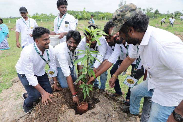 தமிழகம் முழுக்க 5000 மரக்கன்றுகளை நடும் நடிகர் சௌந்தரராஜா