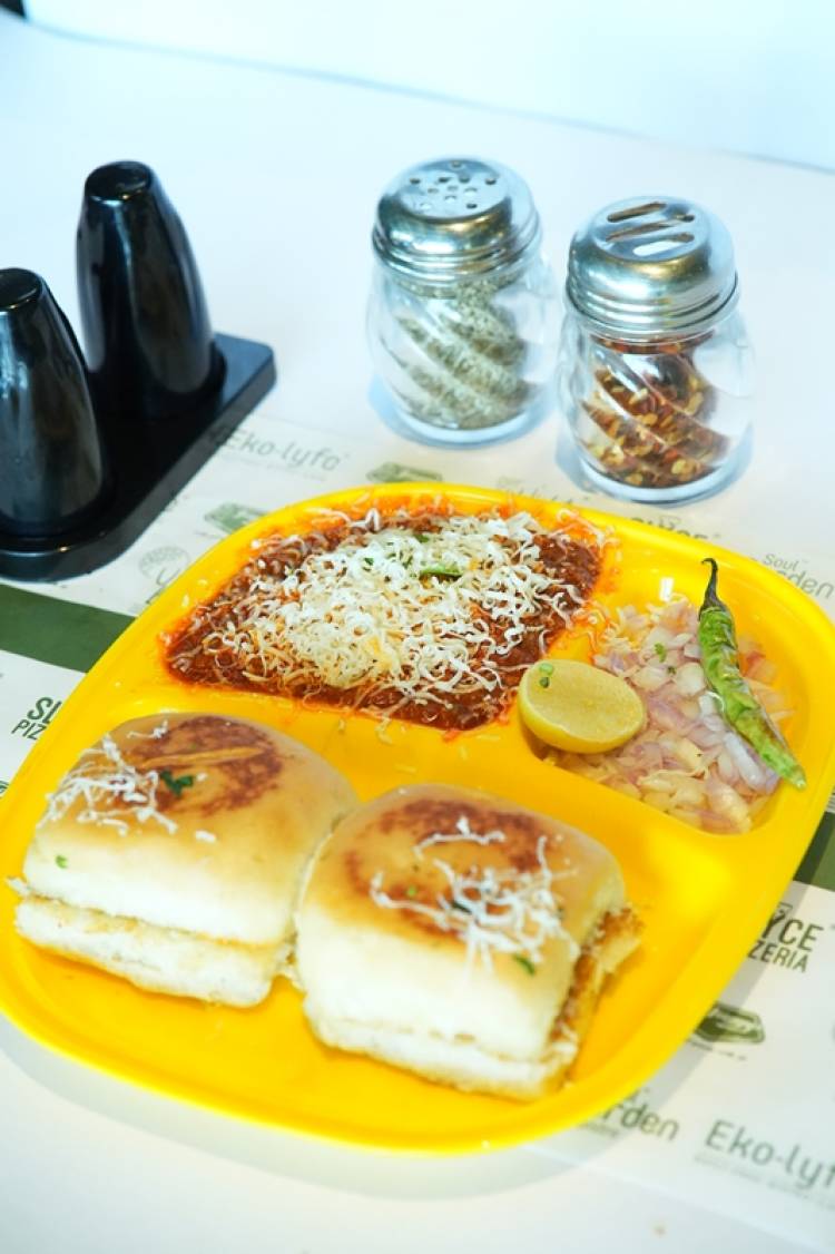 Limited-Time Chaat Craze: India’s First Chaat Thaali & Unlimited Paani Puri @ Jiiggy’s!