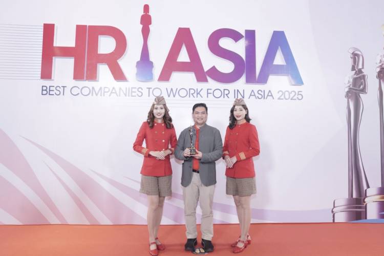 Vietjet soars as Asia’s SAF pioneer and best workplace winner