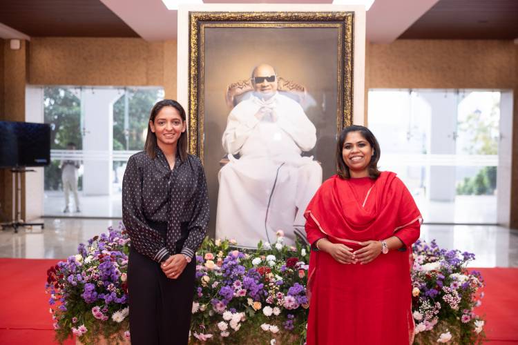 மகளிர் உலக கோப்பையின் பிரம்மாண்ட வெற்றிக்குப் பின், முதன் முறையாக சென்னை சத்யபாமா அறிவியல் மற்றும் தொழில்நுட்ப நிறுவனத்திற்கு வருகை தந்த, கேப்டன் ஹர்மன்ப்ரீத் கவுர் !!