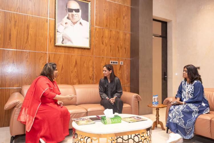 மகளிர் உலக கோப்பையின் பிரம்மாண்ட வெற்றிக்குப் பின், முதன் முறையாக சென்னை சத்யபாமா அறிவியல் மற்றும் தொழில்நுட்ப நிறுவனத்திற்கு வருகை தந்த, கேப்டன் ஹர்மன்ப்ரீத் கவுர் !!