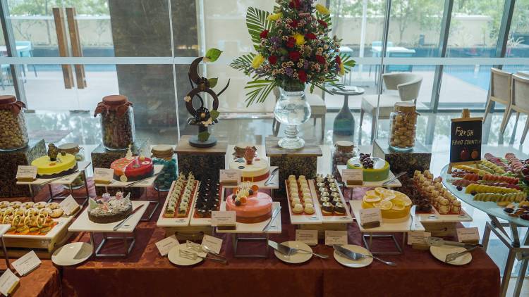 Feathers Hotel Unveils an Opulent Christmas Celebration at Waterside