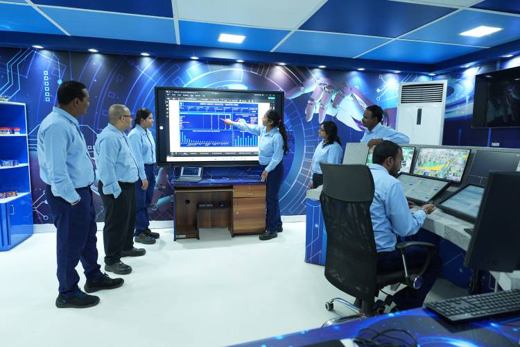 இரண்டு HUL உற்பத்தி யூனிட்கள் வேர்ல்ட் எகனாமிக் ஃபோரம் லைட்ஹவுஸ் ரெகக்னிஷன் (World Economic Forum Lighthouse Recognition) பெற்றுள்ளன.