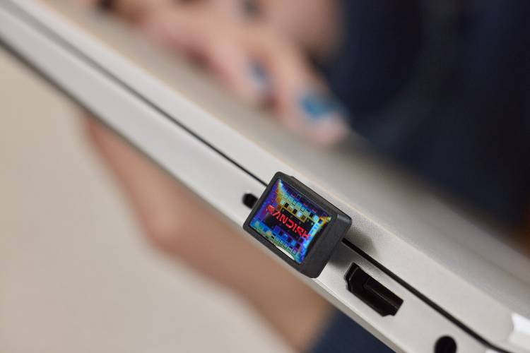 Sandisk Launches the World’s Smallest1 1TB USB-C Flash Drive with the SANDISK Extreme Fit Drive