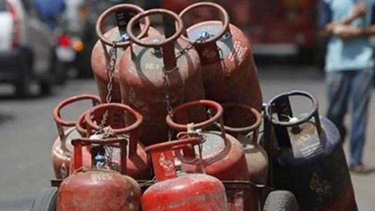 Commercial LPG becomes costlier: Prices hiked by Rs 195.5 per 19-kg cylinder