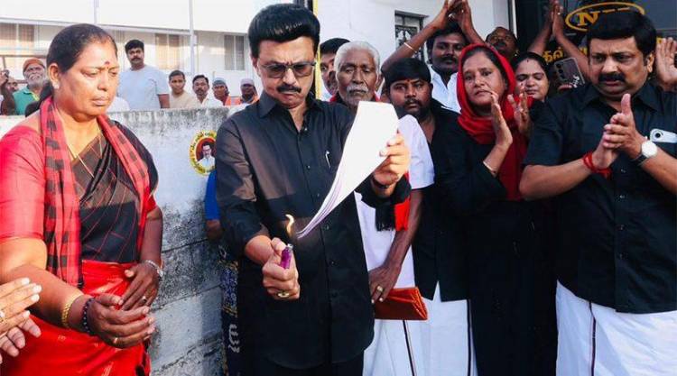  மற்றுமொரு தீயினைப் பற்ற வைத்திருக்கிறேன் – முதலமைச்சர் மு.க.ஸ்டாலின்