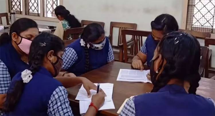 புதிய மும்மொழித் திட்டத்தில் தளர்வு: சிபிஎஸ்சி அறிவிப்பு