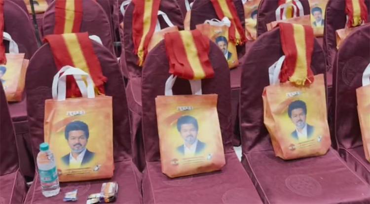 பிற கட்சி நிர்வாகிகள் இணைப்பு விழா! – கார்ப்பரேட் பாணியில் விழா ஏற்பாடு செய்த த.வெ.க