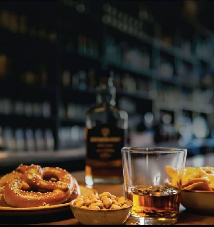 Find Your Happy Hour Haul: Vapor at Feathers Hotel Turns September into a Treasure Hunt of Sips